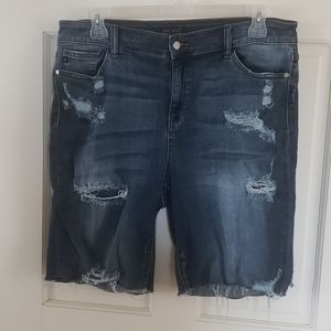 Judy Blue distressed Bermuda shorts